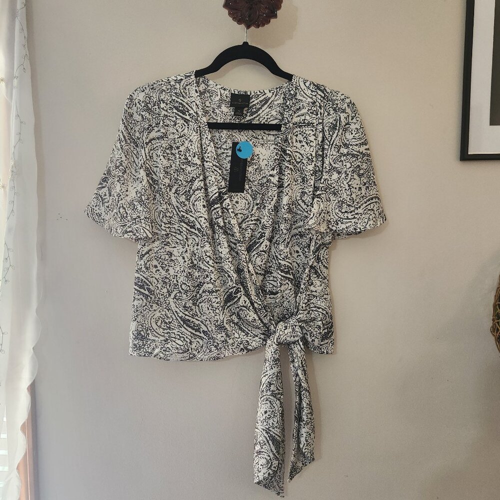 Worthington Women’s L Short Sleeve Black & White Paisley Print Wrap Blouse NWT